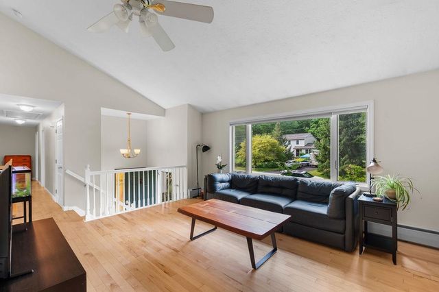 32 Raeder Drive, Stratham, NH 03885
