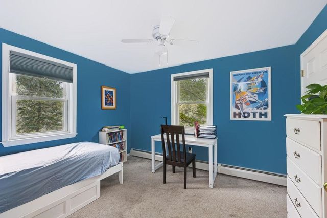 32 Raeder Drive, Stratham, NH 03885