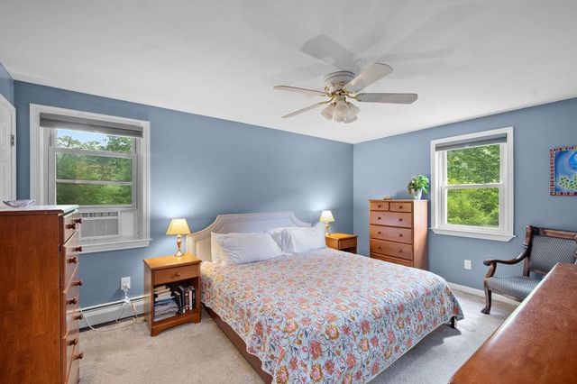 32 Raeder Drive, Stratham, NH 03885