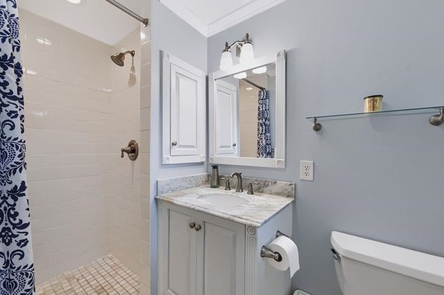 32 Raeder Drive, Stratham, NH 03885