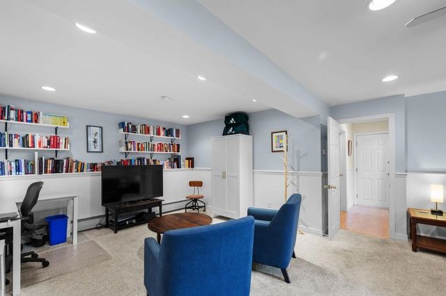 32 Raeder Drive, Stratham, NH 03885