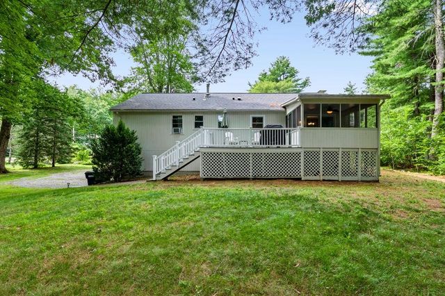 32 Raeder Drive, Stratham, NH 03885