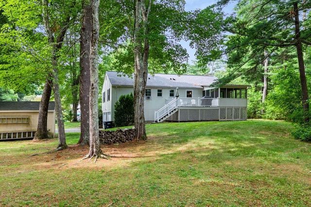 32 Raeder Drive, Stratham, NH 03885