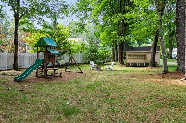 32 Raeder Drive, Stratham, NH 03885