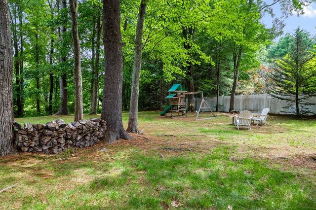 32 Raeder Drive, Stratham, NH 03885