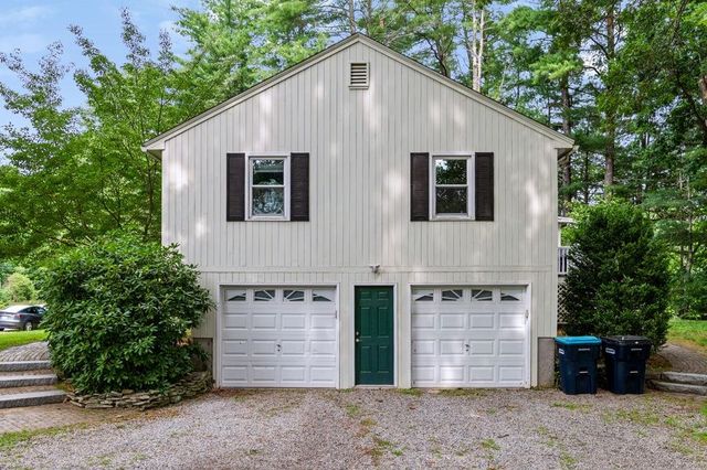 32 Raeder Drive, Stratham, NH 03885