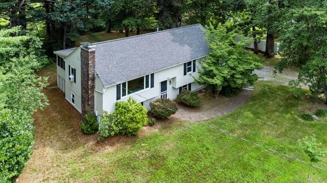 32 Raeder Drive, Stratham, NH 03885
