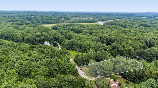 32 Raeder Drive, Stratham, NH 03885