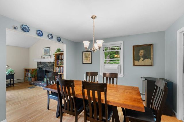 32 Raeder Drive, Stratham, NH 03885