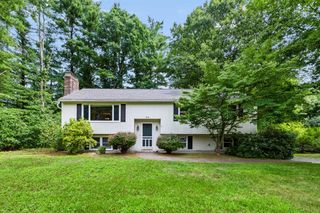 32 Raeder Drive, Stratham, NH 03885