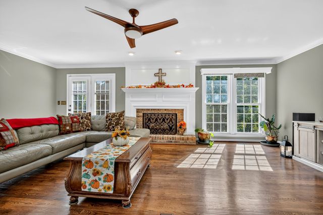 228 Druid Hills Dr, Dickson, TN 37055