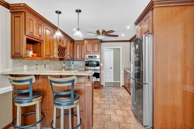 228 Druid Hills Dr, Dickson, TN 37055