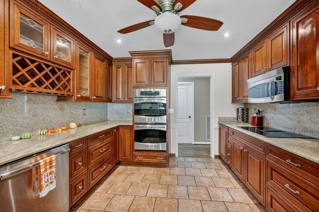 228 Druid Hills Dr, Dickson, TN 37055