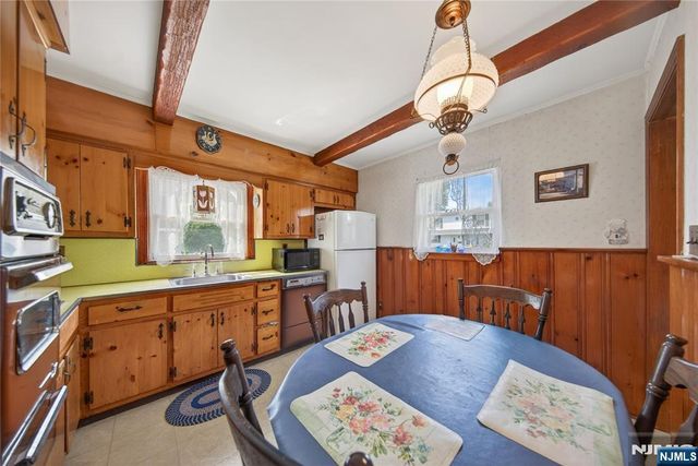 180 Oxford Avenue, Saddle Brook, NJ 07663