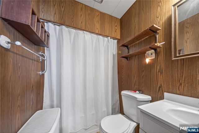 180 Oxford Avenue, Saddle Brook, NJ 07663