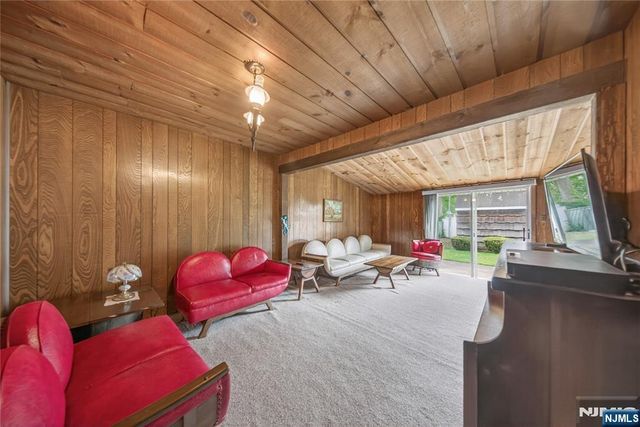 180 Oxford Avenue, Saddle Brook, NJ 07663