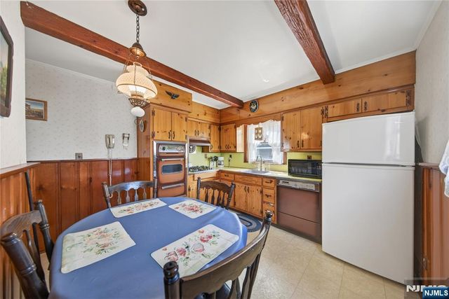 180 Oxford Avenue, Saddle Brook, NJ 07663