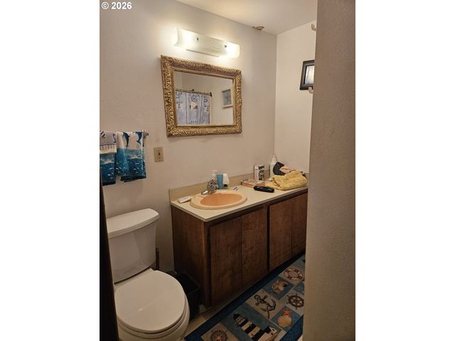 1433 Nw 17TH St, Lincoln City, OR 97367