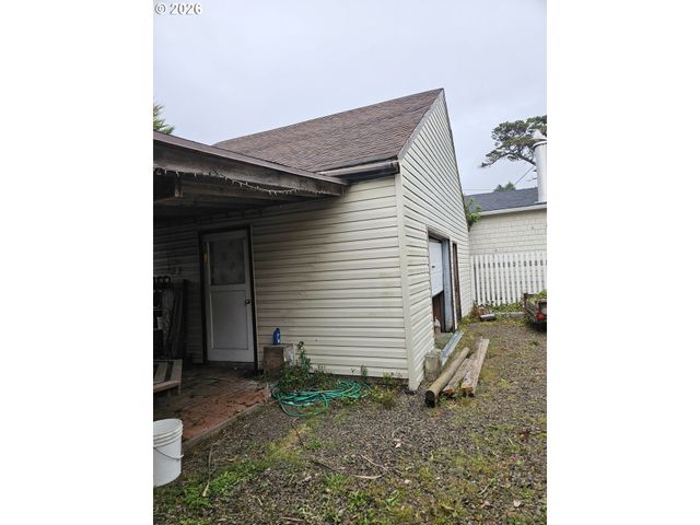 1433 Nw 17TH St, Lincoln City, OR 97367