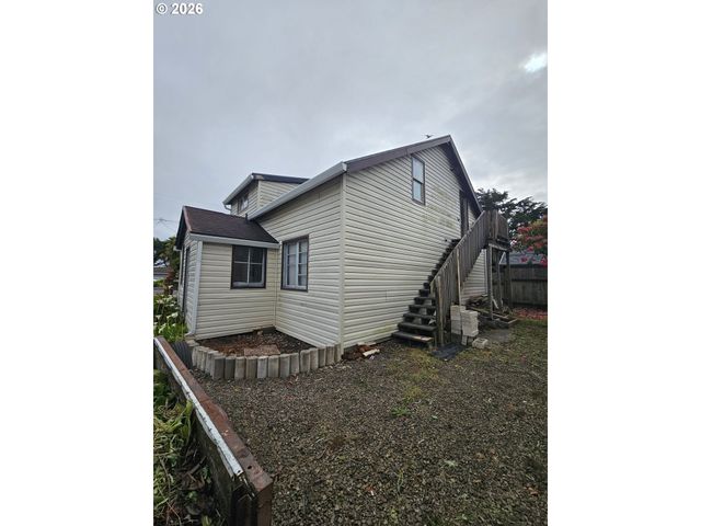 1433 Nw 17TH St, Lincoln City, OR 97367