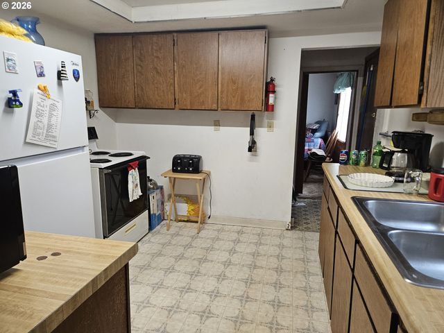 1433 Nw 17TH St, Lincoln City, OR 97367