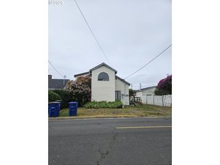 1433 Nw 17TH St, Lincoln City, OR 97367