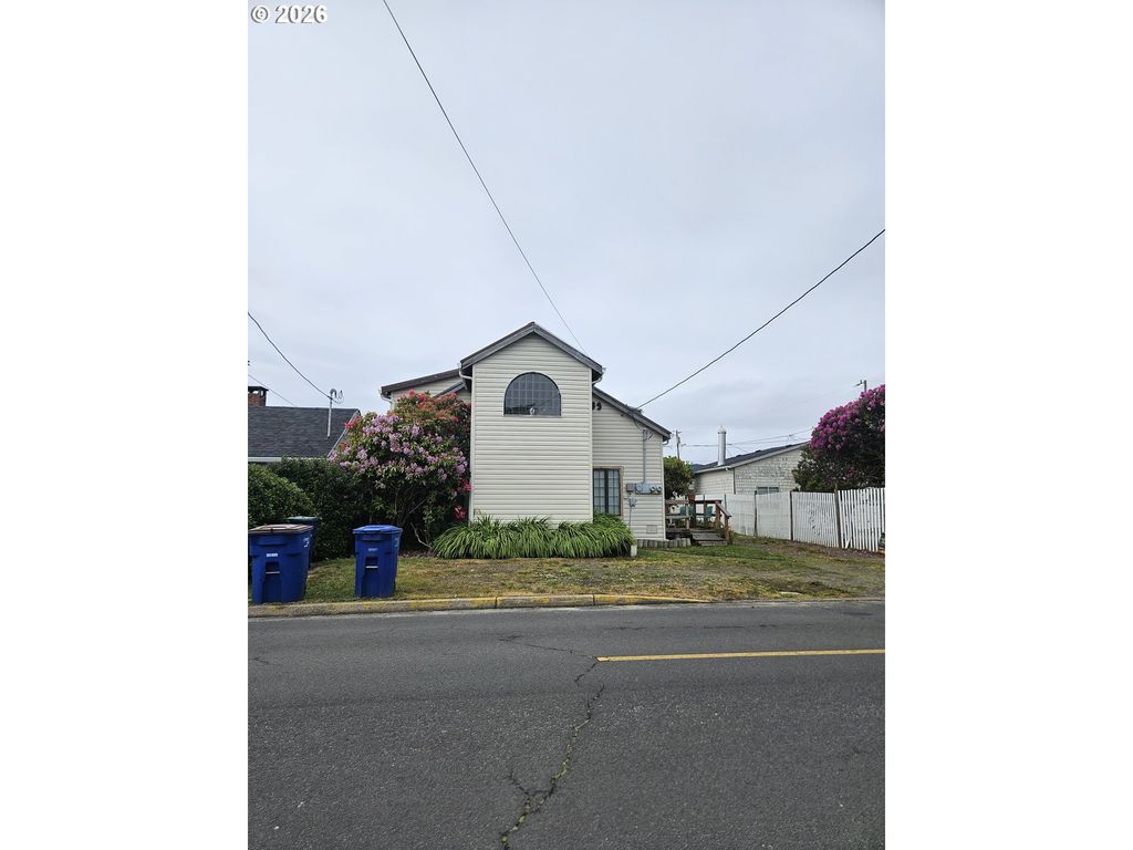 1433 Nw 17TH St, Lincoln City, OR 97367