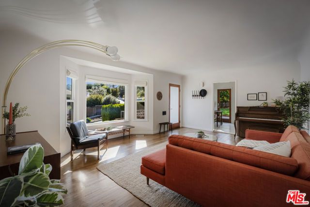 4128 Aguilar Way, Los Angeles, CA 90065