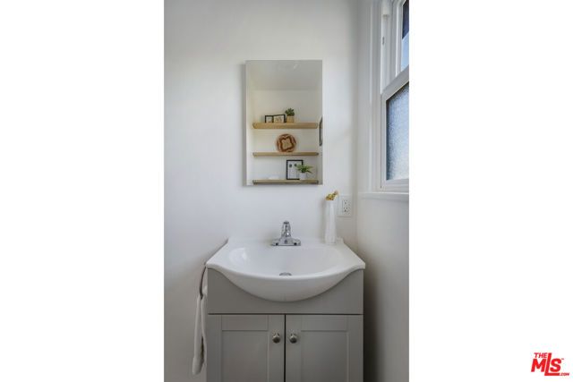 4128 Aguilar Way, Los Angeles, CA 90065