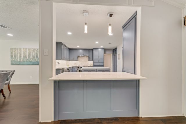 805 Crowley Road, Arlington, TX 76012