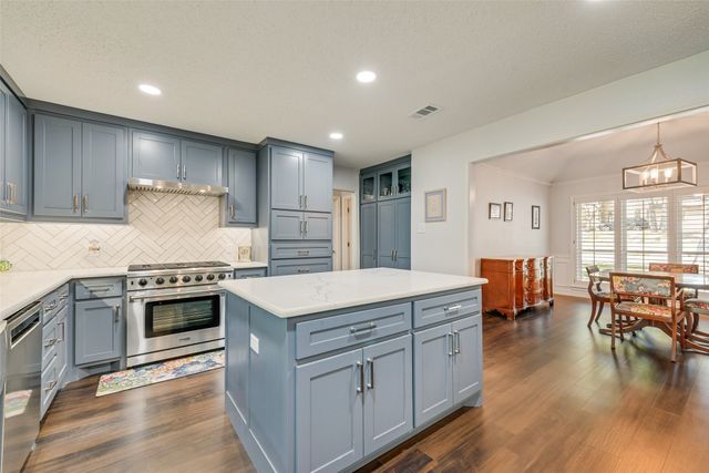 805 Crowley Road, Arlington, TX 76012