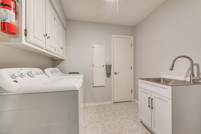 805 Crowley Road, Arlington, TX 76012