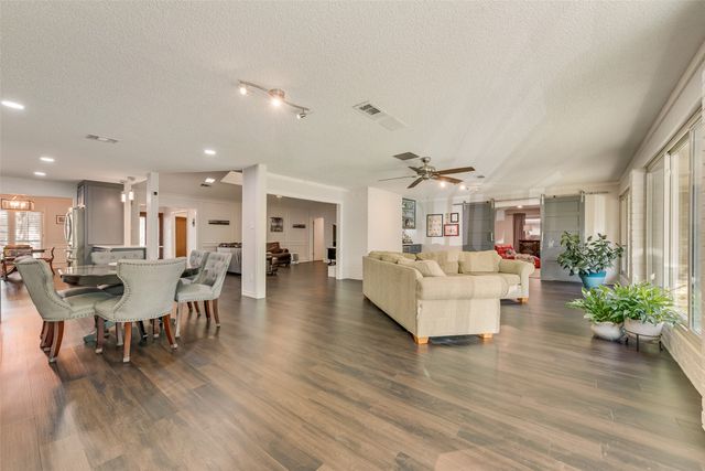 805 Crowley Road, Arlington, TX 76012