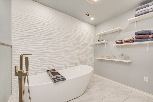 805 Crowley Road, Arlington, TX 76012