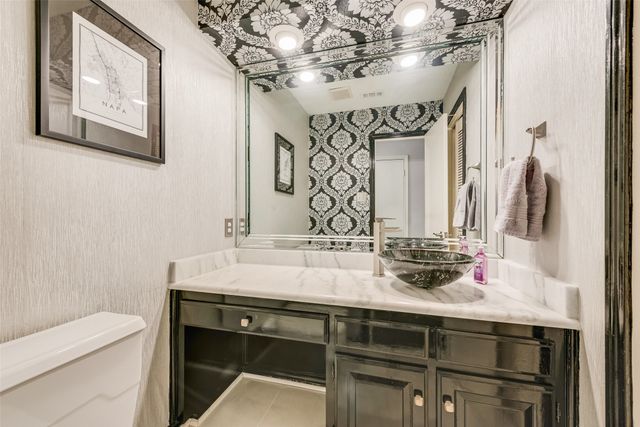 805 Crowley Road, Arlington, TX 76012