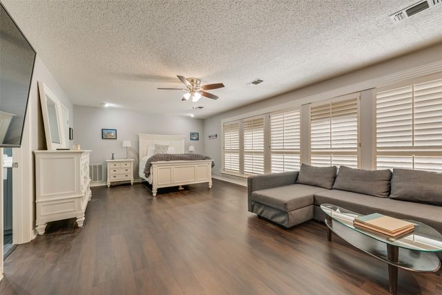 805 Crowley Road, Arlington, TX 76012