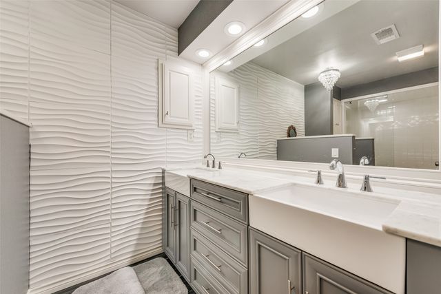 805 Crowley Road, Arlington, TX 76012