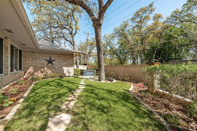 805 Crowley Road, Arlington, TX 76012
