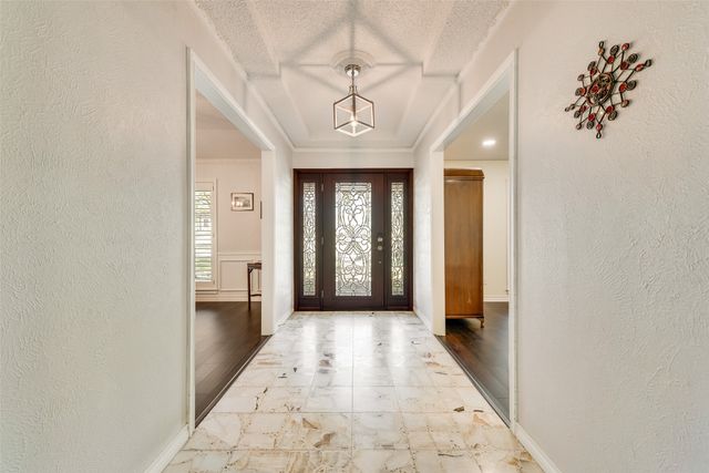 805 Crowley Road, Arlington, TX 76012