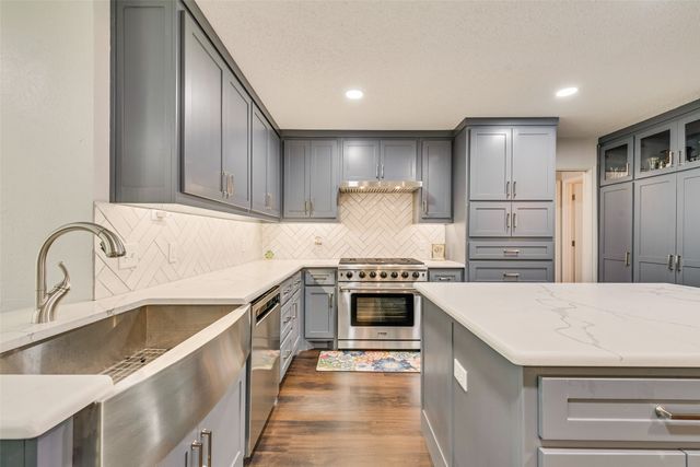 805 Crowley Road, Arlington, TX 76012