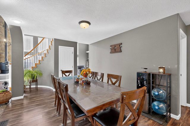 76 Edeal Road SE, Los Lunas, NM 87031