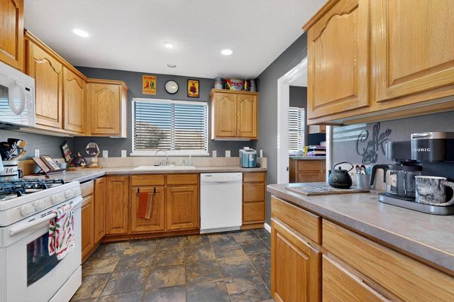 76 Edeal Road SE, Los Lunas, NM 87031