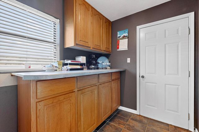 76 Edeal Road SE, Los Lunas, NM 87031