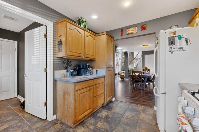 76 Edeal Road SE, Los Lunas, NM 87031