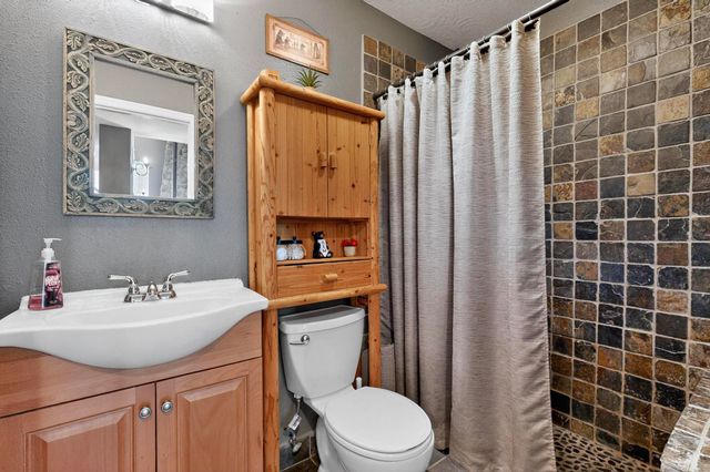 76 Edeal Road SE, Los Lunas, NM 87031