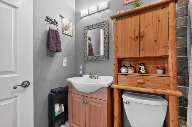 76 Edeal Road SE, Los Lunas, NM 87031