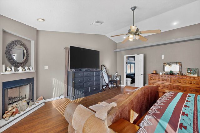 76 Edeal Road SE, Los Lunas, NM 87031