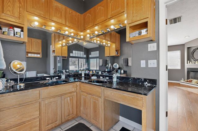 76 Edeal Road SE, Los Lunas, NM 87031