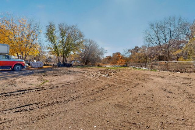 76 Edeal Road SE, Los Lunas, NM 87031