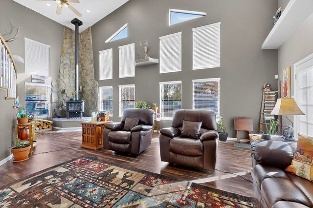 76 Edeal Road SE, Los Lunas, NM 87031